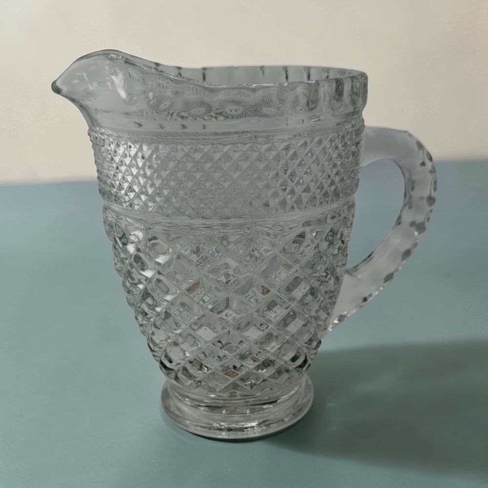 Anchor Hocking
Wexford pattern glass pint pitcher MINT